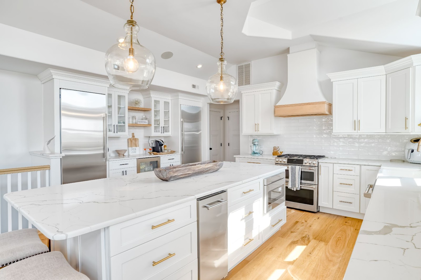 The Timeless Appeal of White Kitchens: Achieving a Fresh, Beachy Look with Custom Cabinets